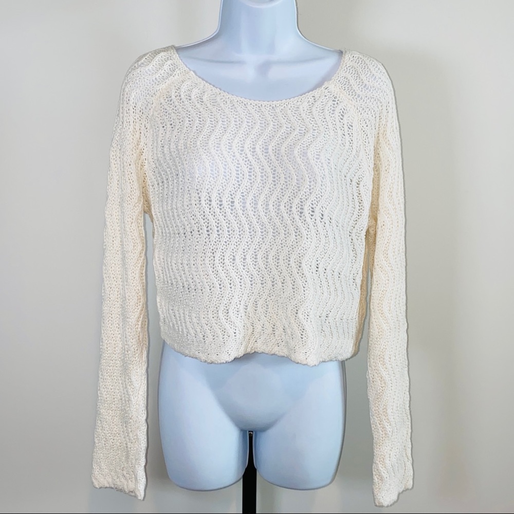 🔥 FREE w PURCHASE 🔥 White Zigzag Crochet Sweater Size S